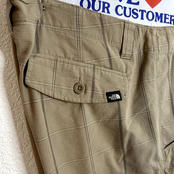 The North Face Rainier Surplus Short Mens Size 40 Tan Plaid - Picture 2 of 5